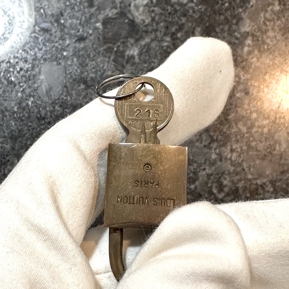 Vintage LV Lock and Key #218 - Picture 6 of 7